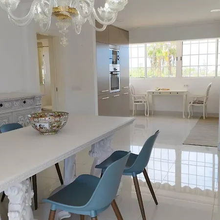 Apartamento Luminoso Con Piscina Y Aparcamiento Playa del Inglés